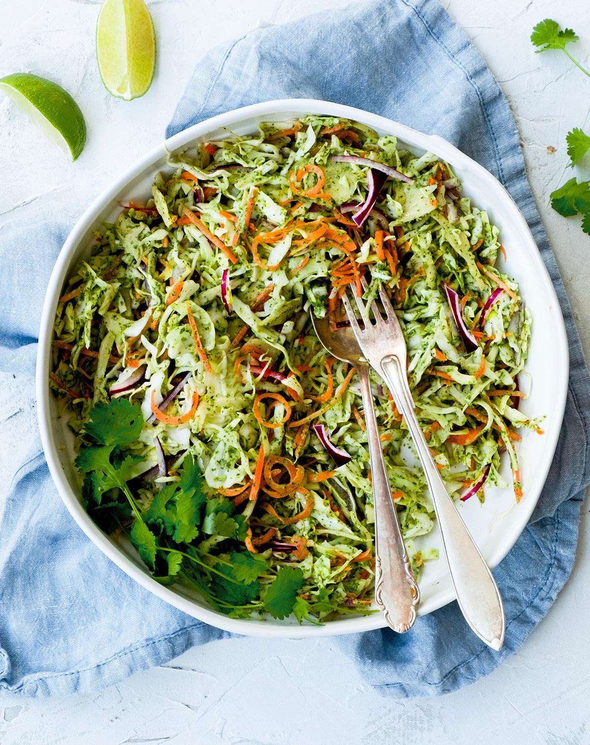 Cole slaw med koriander, lime och jalapeño