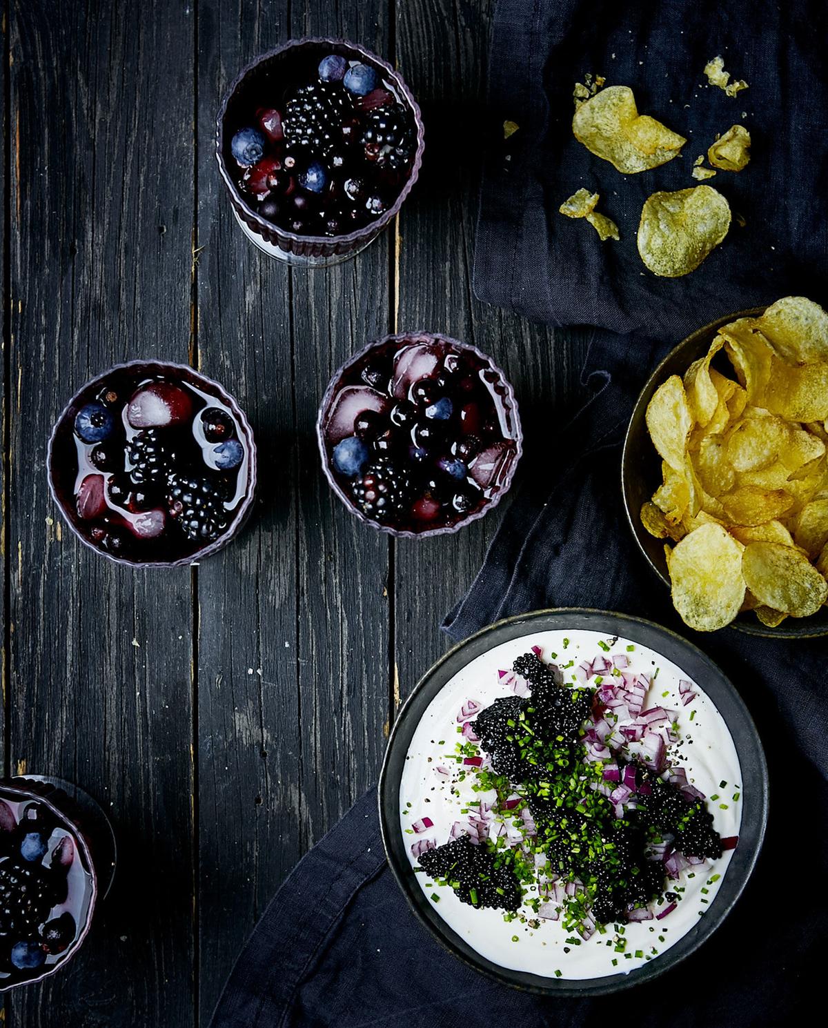Svart Sangria med romdip och chips