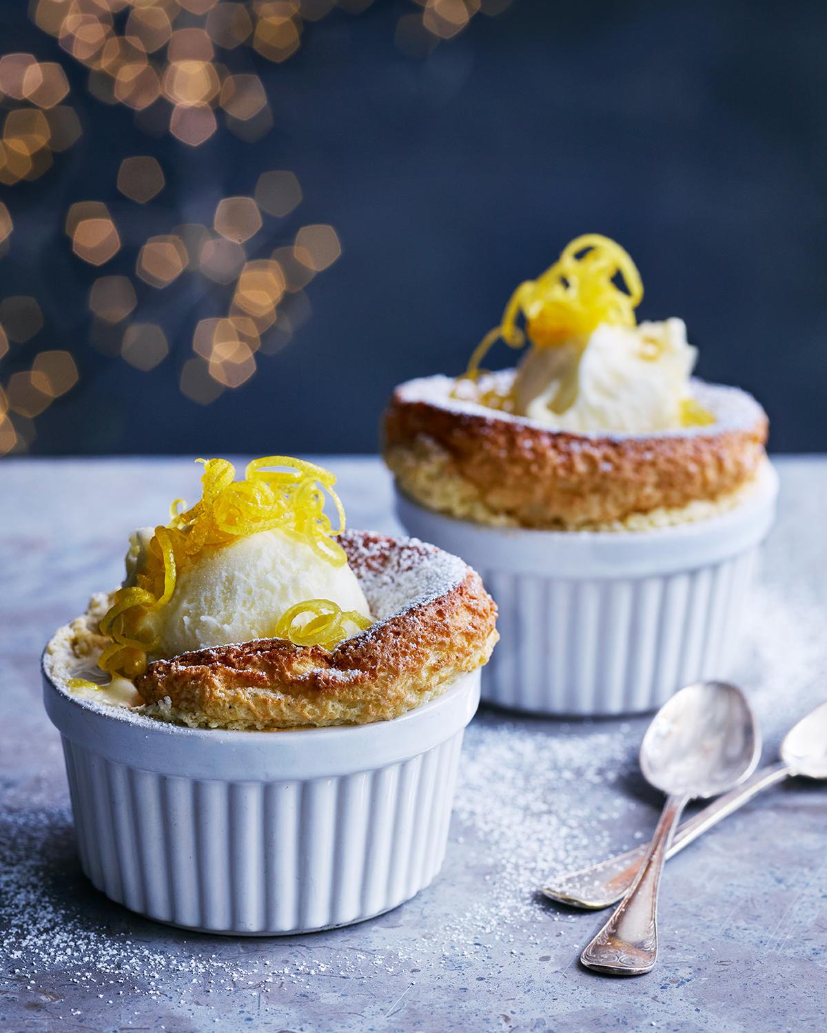 Citronsufflé med sorbet och kanderade citronskal