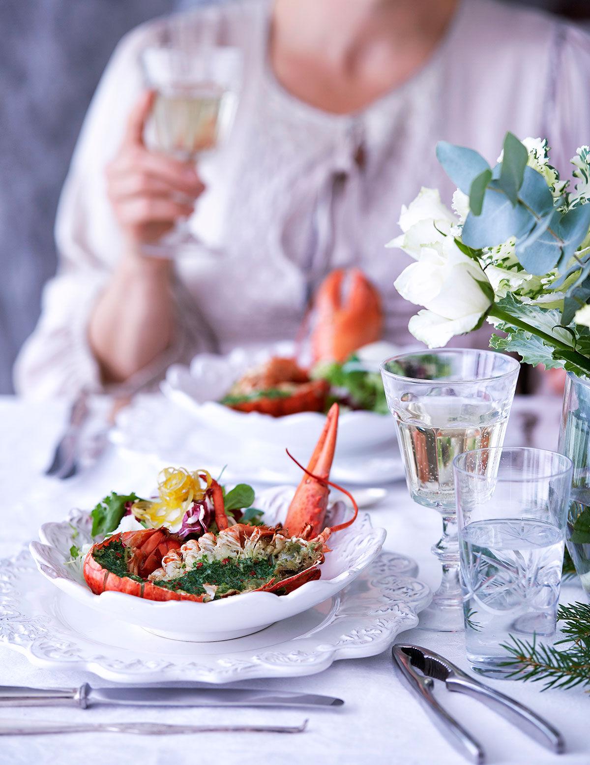 Chiligratinerad hummer och sallad med kanderade citronskal och parmesan