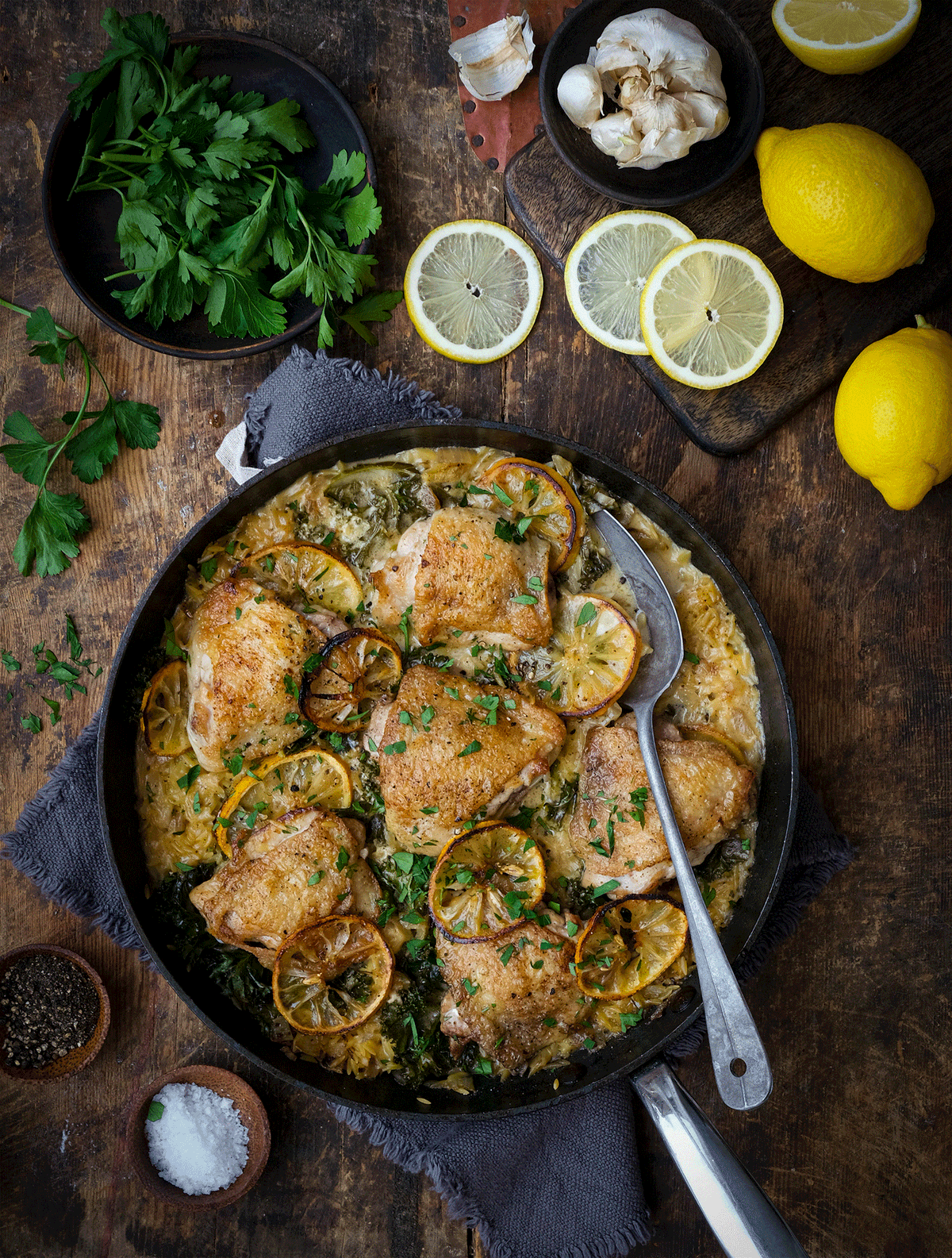 Citronkyckling med orzo och grönkål